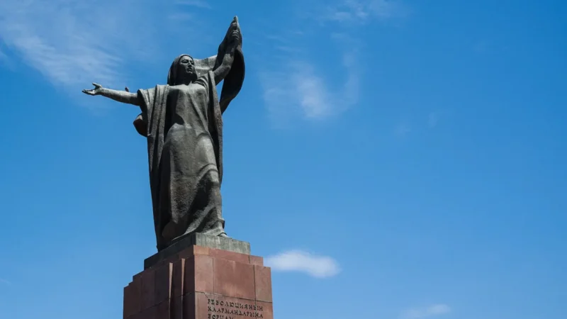 Бишкекте Уркуя Салиевага арналган көргөзмө ачылат