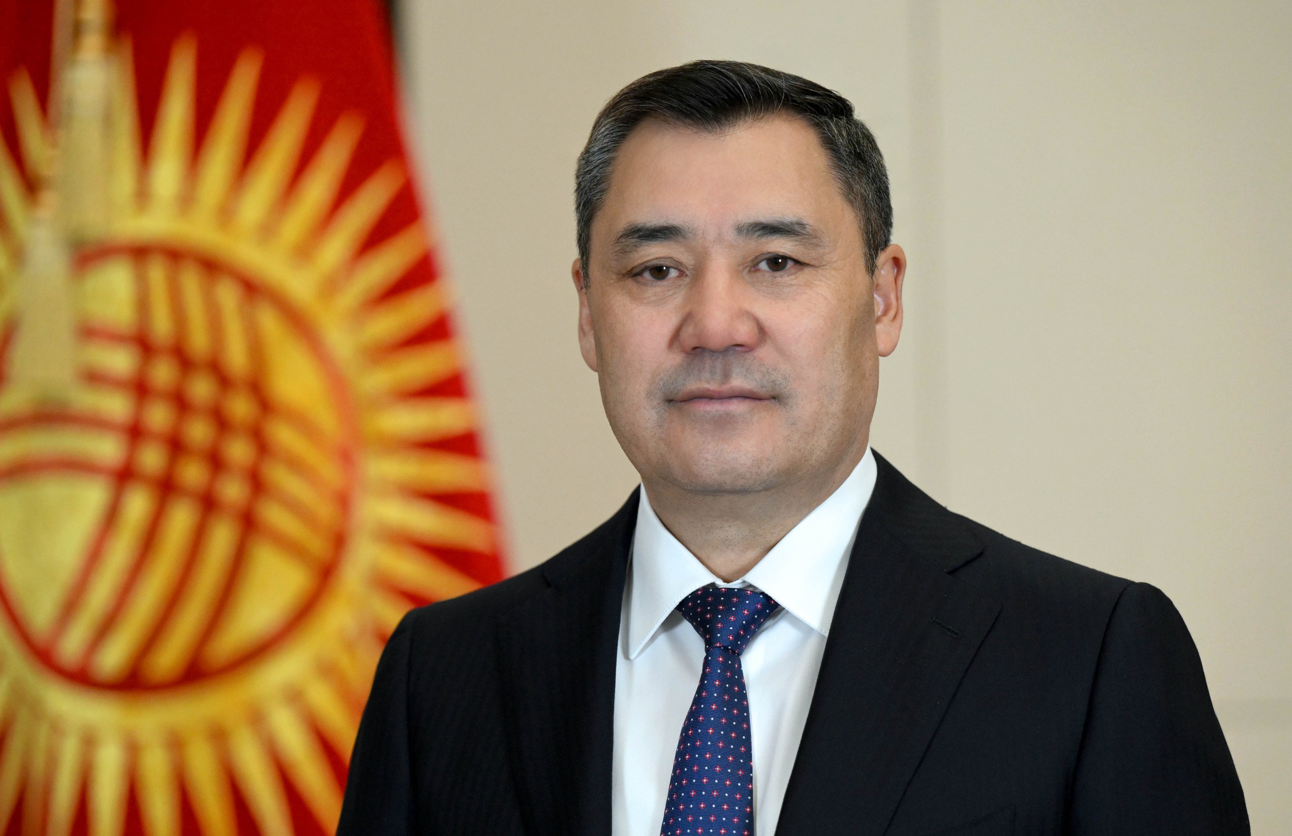 Садыр Жапаров: Жакынкы Чыгышта калган 300 жаран Оман аркылуу өлкөгө алынып келинет