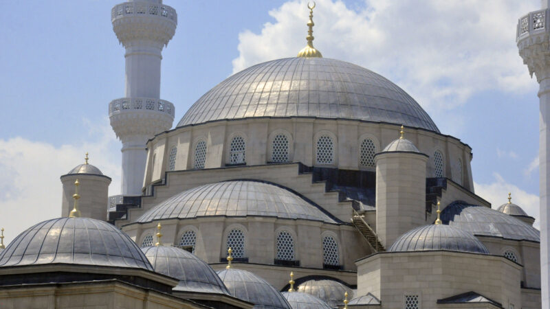 Муфтият: Орозо айт намазы мечиттерде окулат