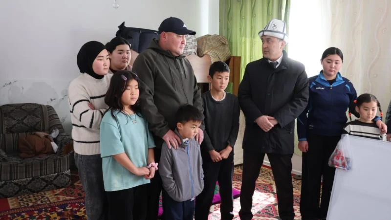 Министр жети баланы жалгыз тарбиялаган атадан кабар алды