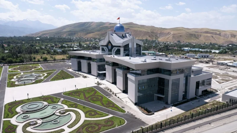 Кыргызстандын позициясы өзгөрүүсүз: Бардык маселелер диалог жолу менен чечилет