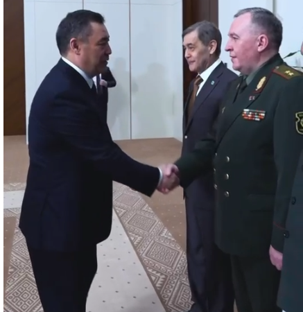 Садыр Жапаров ШКУга мүчө-мамлекеттердин коргоо ведомстволорунун жетекчилерин кабыл алды