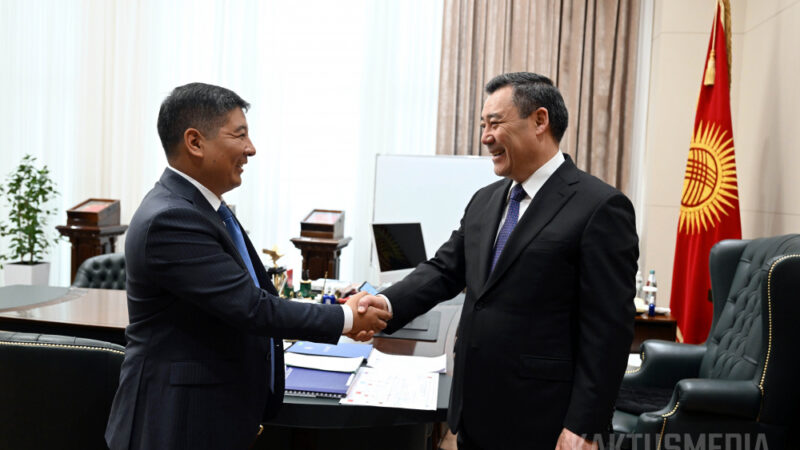 Президент: Депутаттарды саясий оюндардан алыс болуп, элдин кызыкчылыгы үчүн иштөөгө чакырат элем