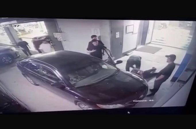 Шектүү кармоого катышкан милиция кызматкерлерине каршы арыз жазды. Иликтөө жүргүзүлүүдө