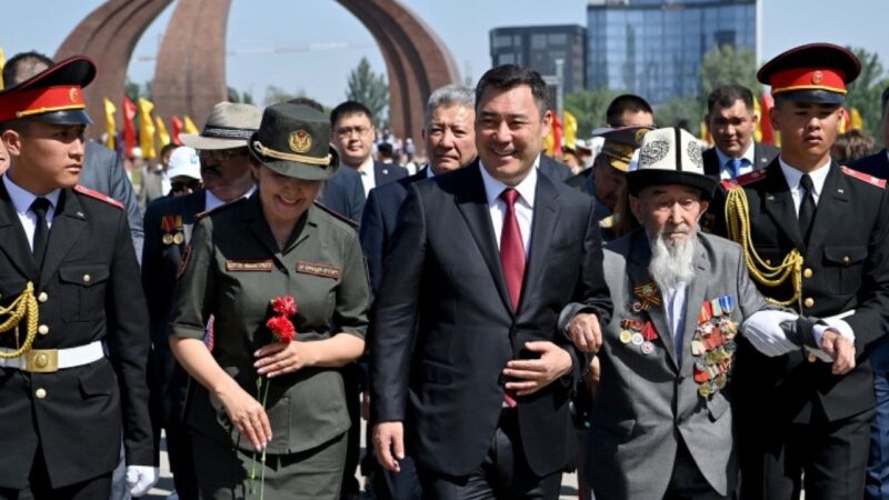 Садыр Жапаровдун чечими менен согуш ардагерлерине 200 миң сомдон берилет