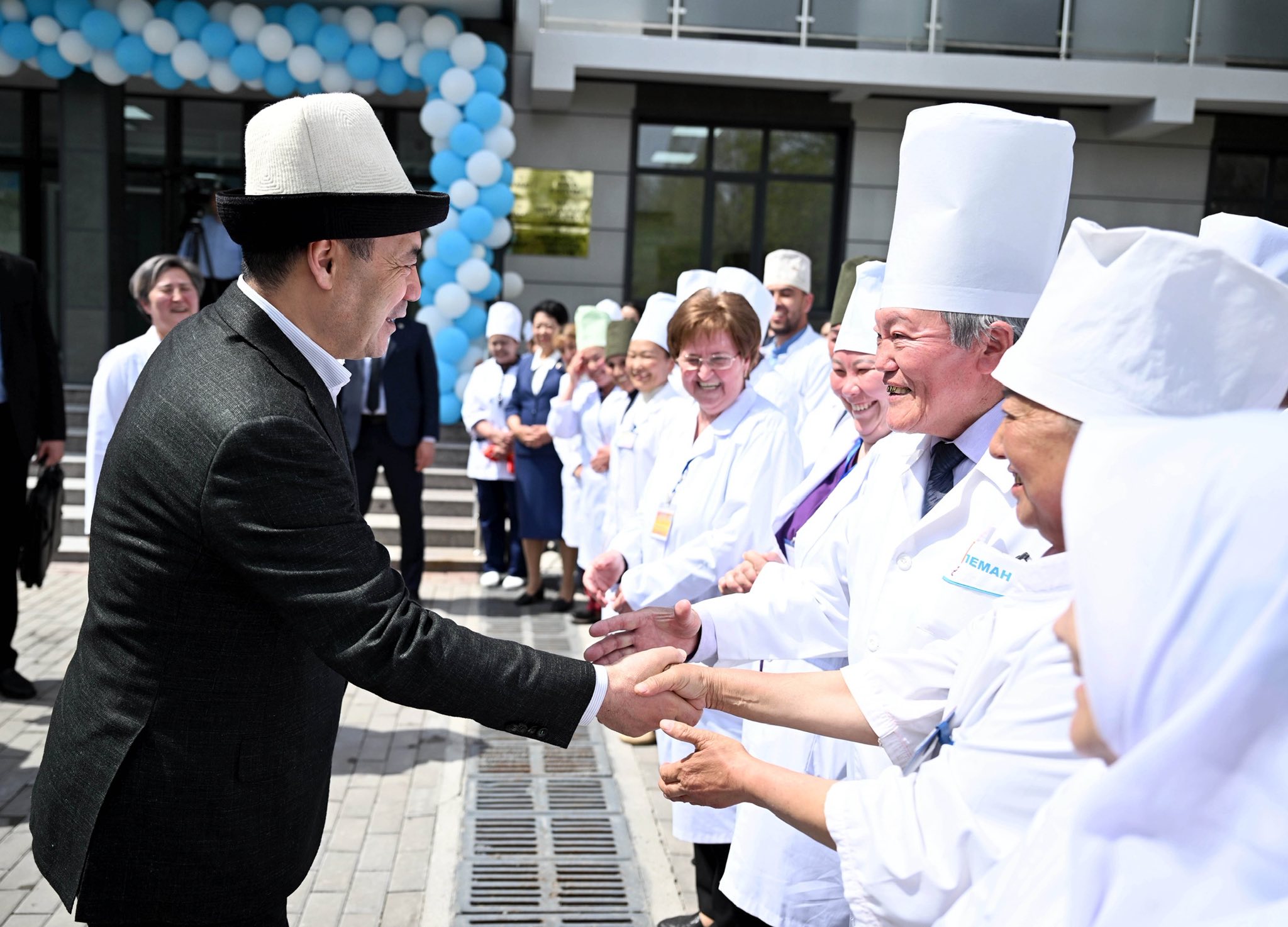Орунбеков: Айдын аягында 300 миң мамкызматкер жогорулатылган айлык алат