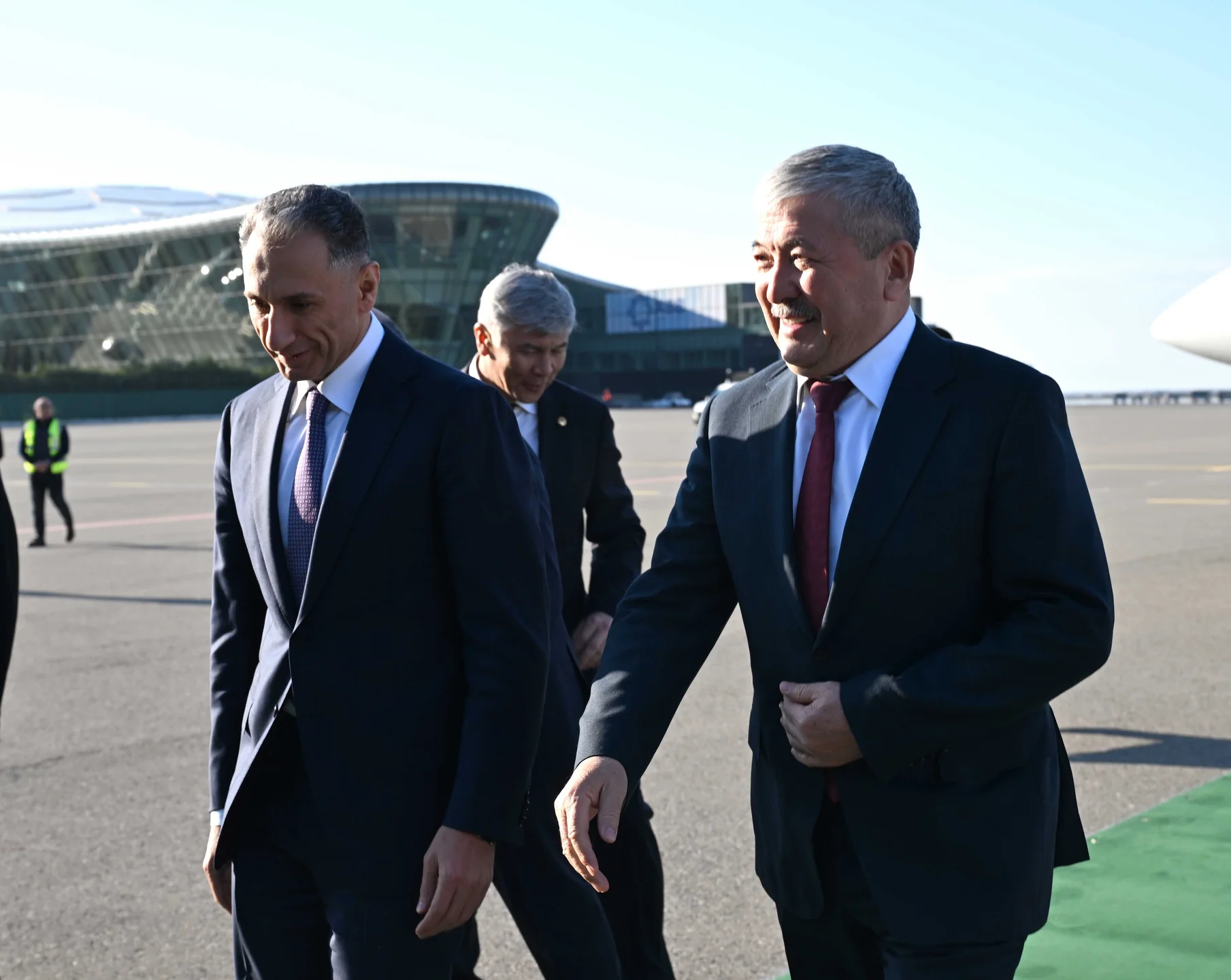 Адылбек Касымалиев иш сапары менен Азербайжанга барды