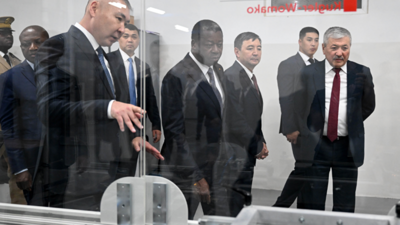 Тогонун  өкмөт башчысы “Учкун”  ААК өндүргөн продукциянын  сапатын жогору баалады