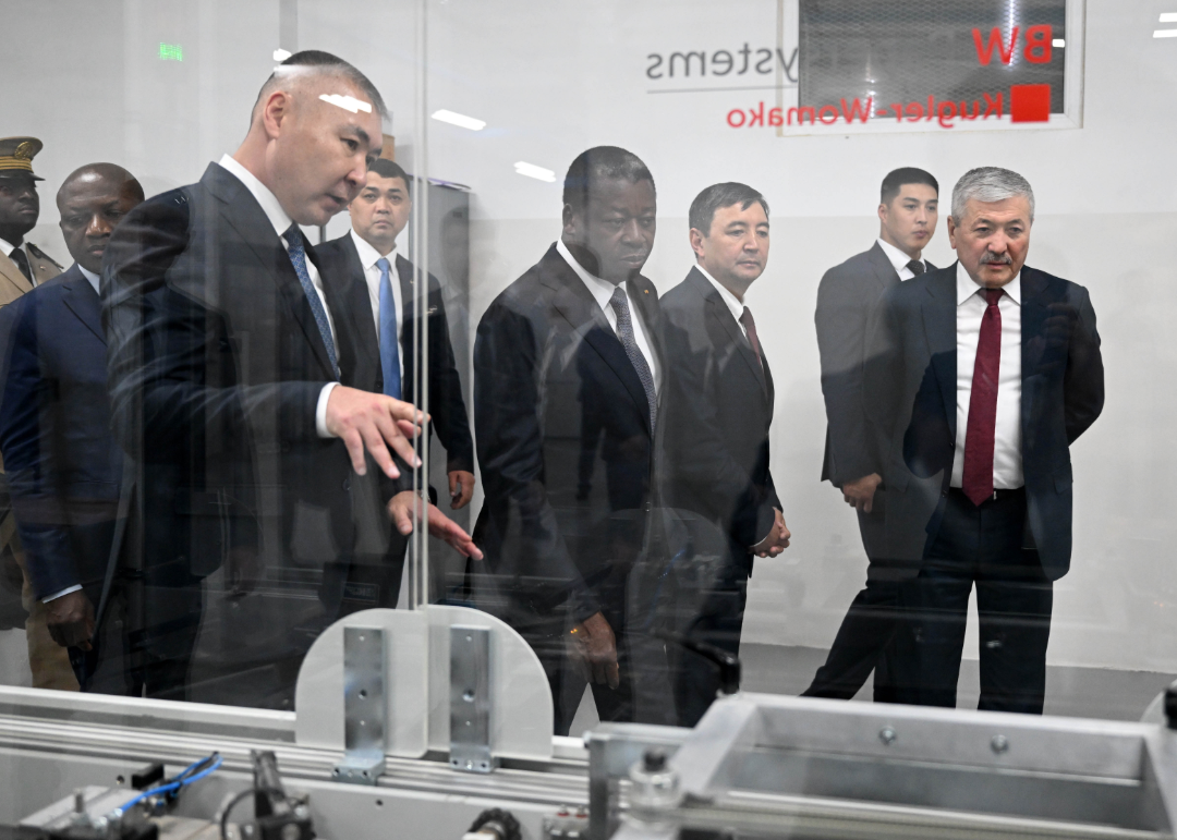 Тогонун  өкмөт башчысы “Учкун”  ААК өндүргөн продукциянын  сапатын жогору баалады