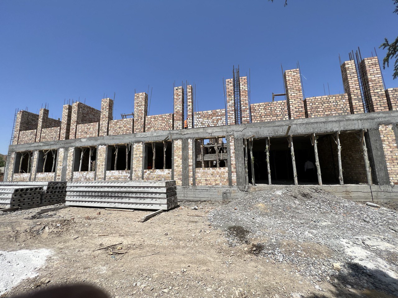 Бишкектеги 20 жаңы мектептин курулушу үзгүлтүксүз көзөмөлдө (ВИДЕО)