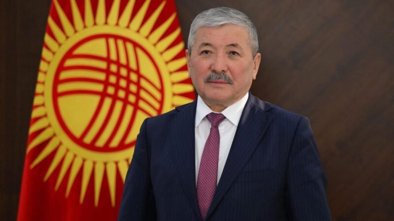 Адылбек Касымалиев санарип технология чөйрөсүнүн кызматкерлерин алгачкы кесиптик майрамы менен куттуктады