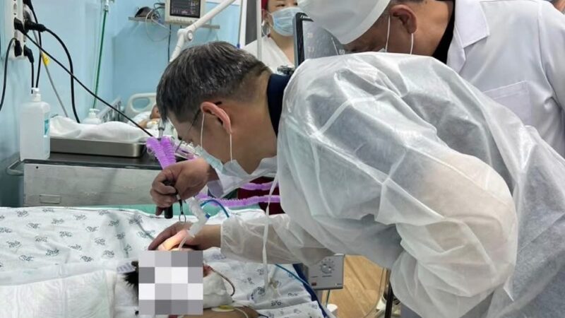 Министрлик: Апасы менен терезеден кулаган наристенин абалы оор…