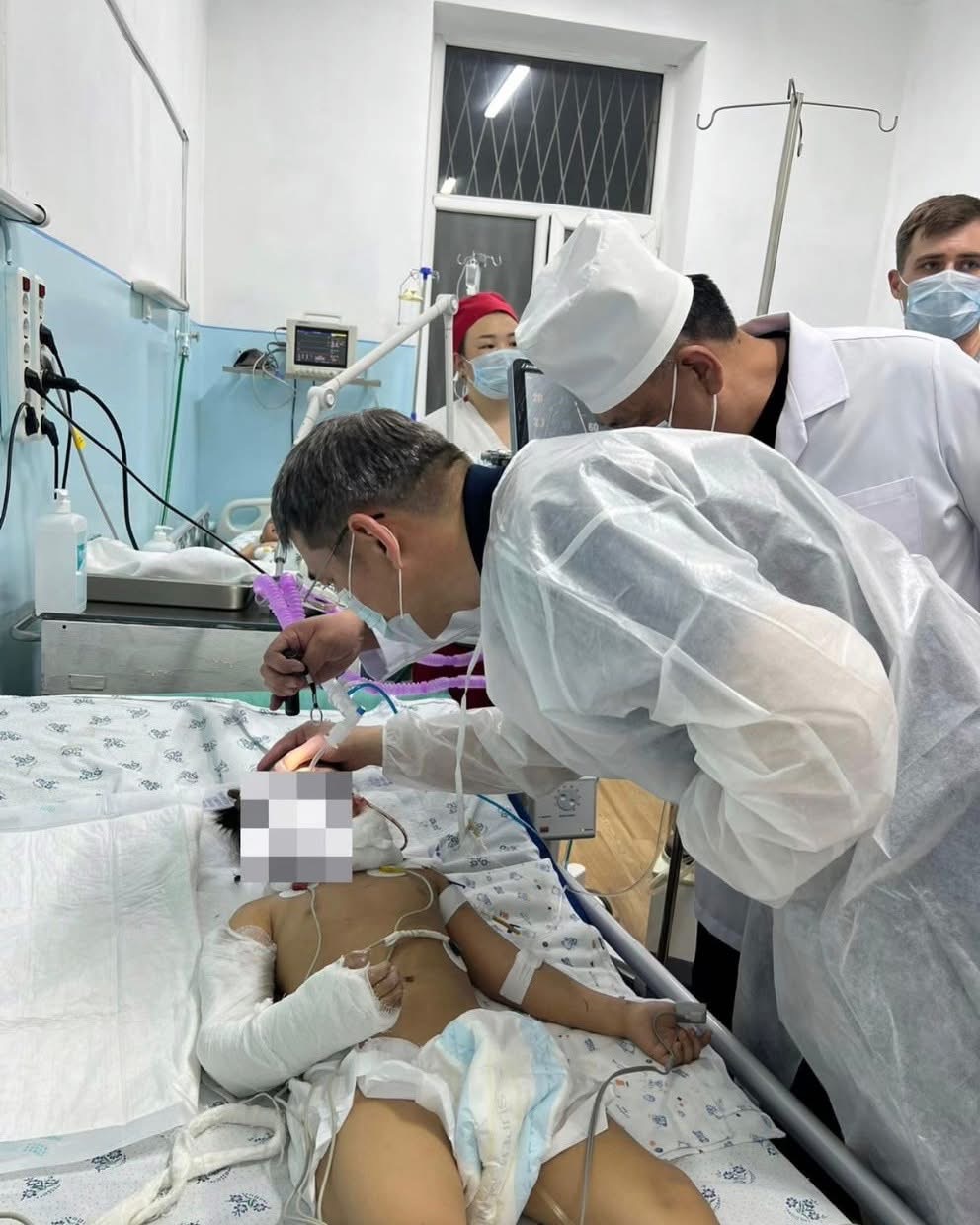 Министрлик: Апасы менен терезеден кулаган наристенин абалы оор…