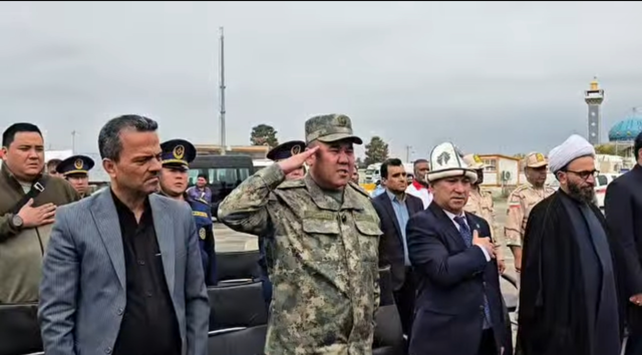 Кыргызстандын 129 тонна гуманитардык жардам кербени Иранга жетти