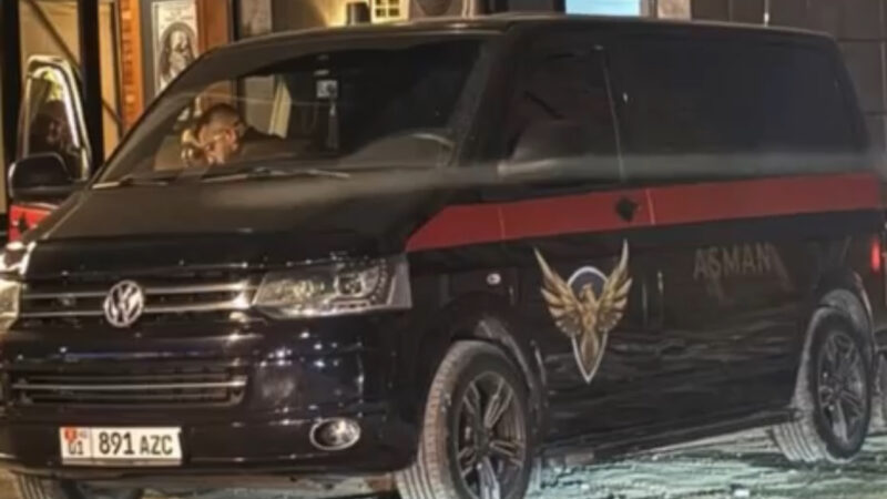 Оперативдик жана кызматтык чаптамаларды унаасына чаптап алган айдоочу кармалды