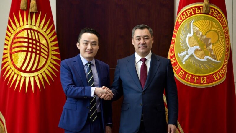 Садыр Жапаров TRON блокчейн-платформасынын негиздөөчүсү Жастин Санды кабыл алды