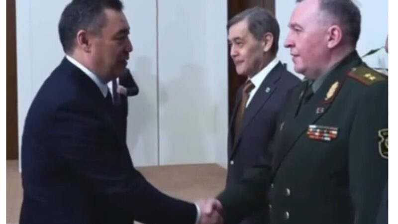 Садыр Жапаров ШКУга мүчө-мамлекеттердин коргоо ведомстволорунун жетекчилерин кабыл алды