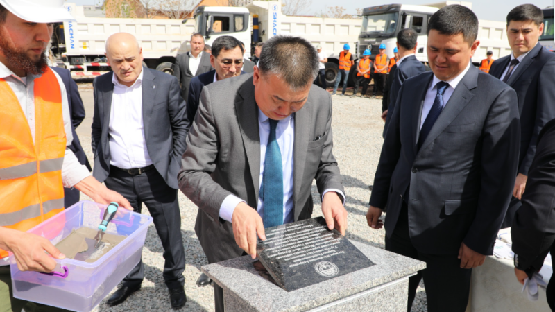 Бишкекте келечек муун үчүн мезгил кутусун салуу аземи болуп өттү