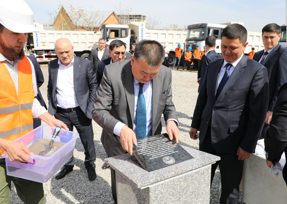 Бишкекте келечек муун үчүн мезгил кутусун салуу аземи болуп өттү