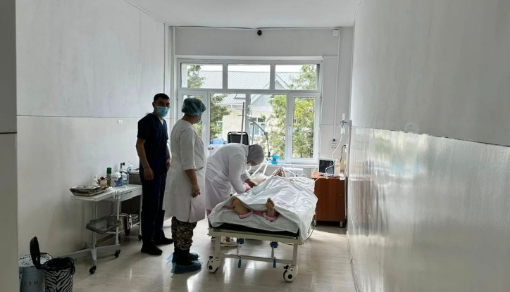 Лейлекте кузовдон учуп кетип жабыркаган жоокерге операция жасалат