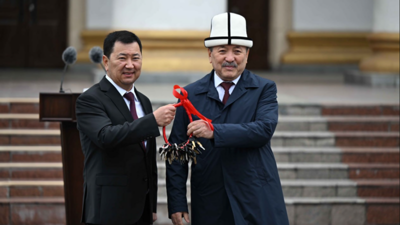 Адылбек Касымалиев Айыл чарба министрлигине 63 техника тапшырды