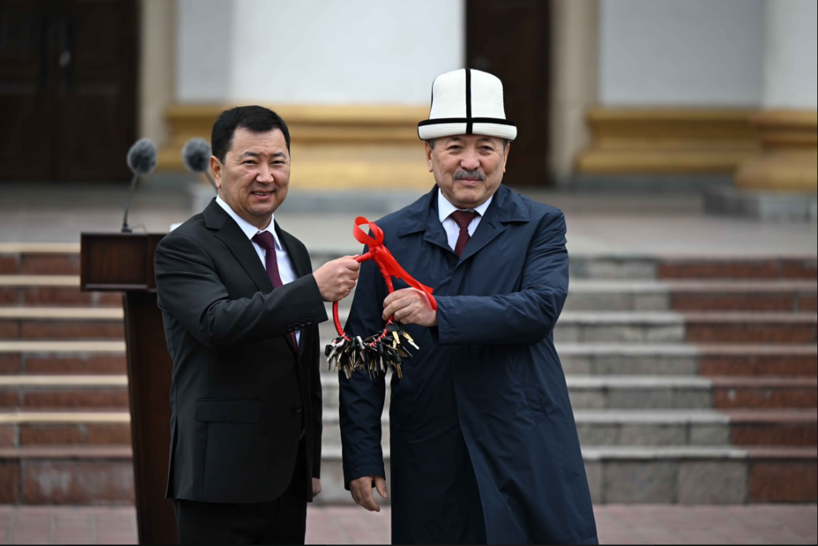 Адылбек Касымалиев Айыл чарба министрлигине 63 техника тапшырды