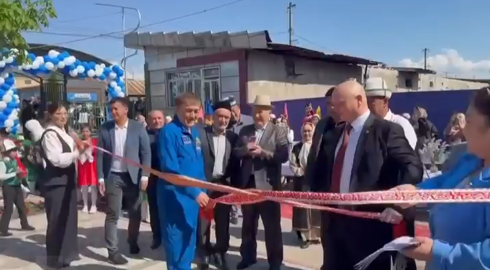 Өзгөн шаарында Салижан Шариповдун эстелиги ачылды