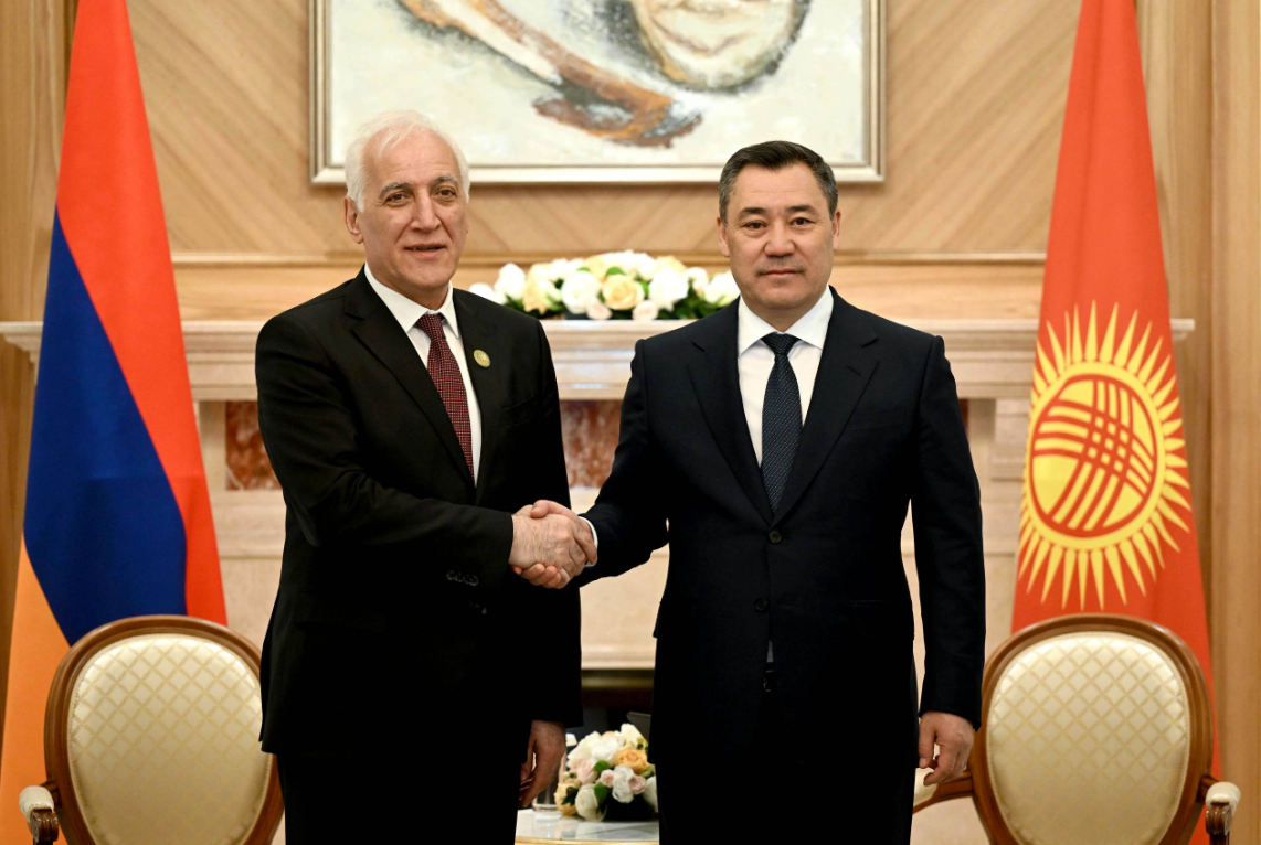 Садыр Жапаров Армениянын президенти Ваагн Хачатурян менен жолукту