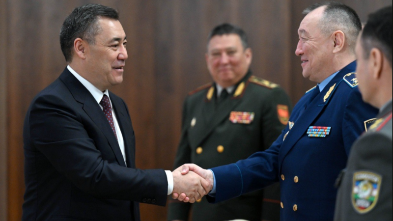 Садыр Жапаров ШКУга мүчө-мамлекеттердин коргоо ведомстволорунун жетекчилерин кабыл алды