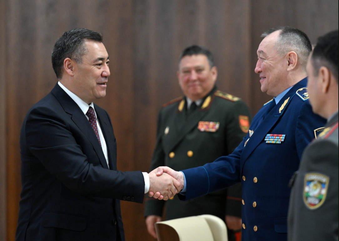 Садыр Жапаров ШКУга мүчө-мамлекеттердин коргоо ведомстволорунун жетекчилерин кабыл алды