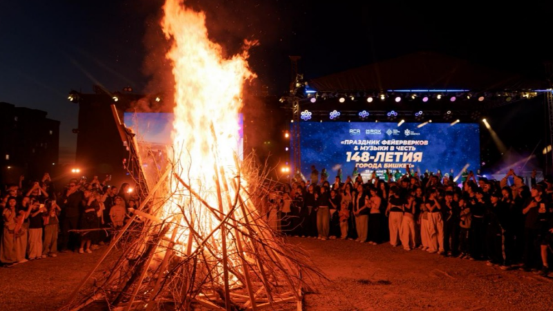 Бишкектин 148 жылдыгына карата “Royal Central Park” фейерверк жана музыка фестивалын өткөрдү