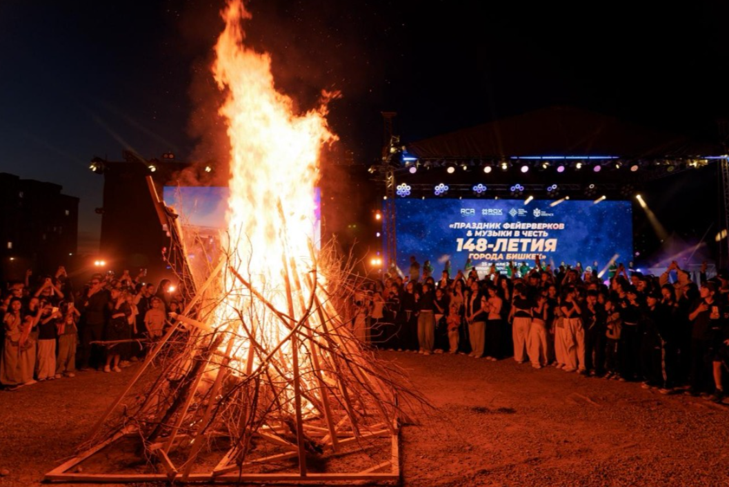 Бишкектин 148 жылдыгына карата “Royal Central Park” фейерверк жана музыка фестивалын өткөрдү