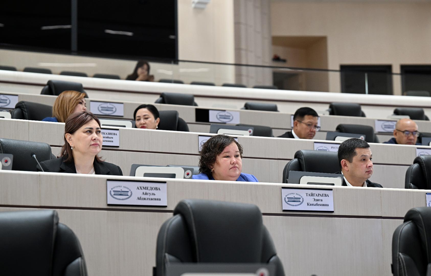 Жогорку Кеңеш эмгекти коргоо боюнча жаңы мыйзамды жактырды