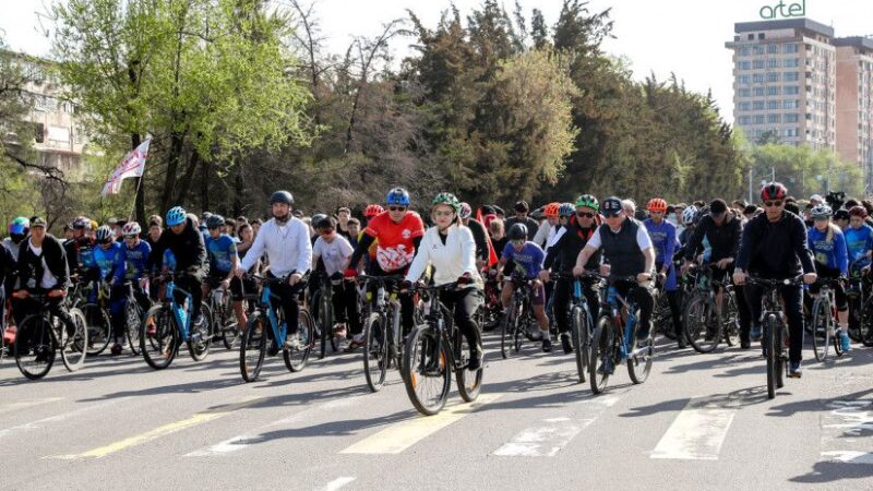 1-майда Бишкекте борбор калаанын 148 жылдыгына арналган жазгы веложүрүш өтөт