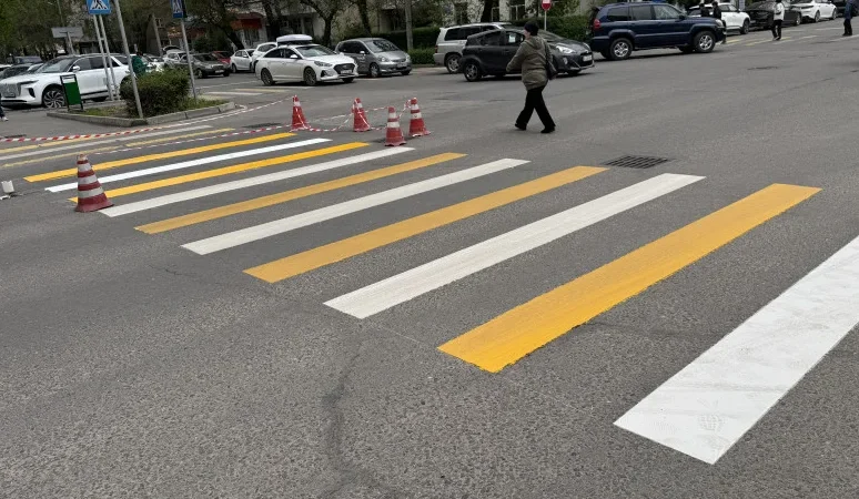 Борбор калаада жол белгилери жаңыланууда