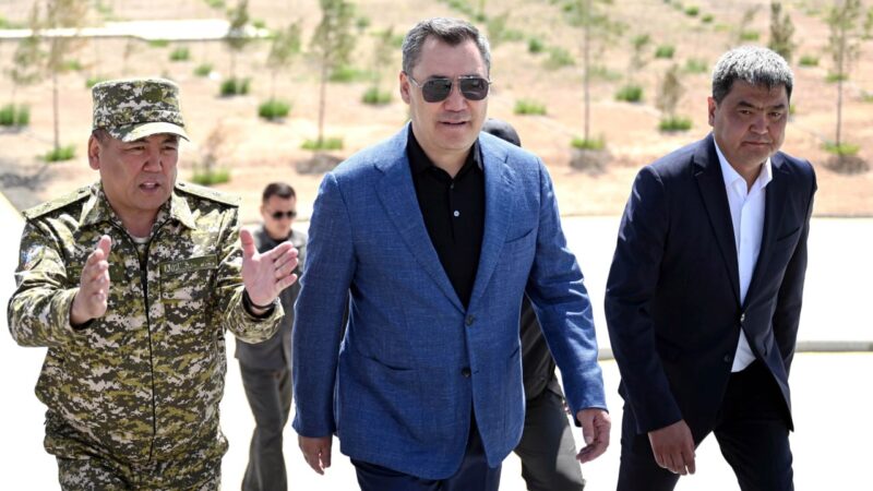 Садыр Жапаров Баткендеги “Достук” эл аралык соода-экономикалык паркынын долбоору менен таанышты