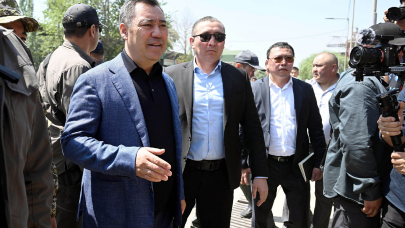 Садыр Жапаров Кадамжай районундагы “Торговый” базарына барды