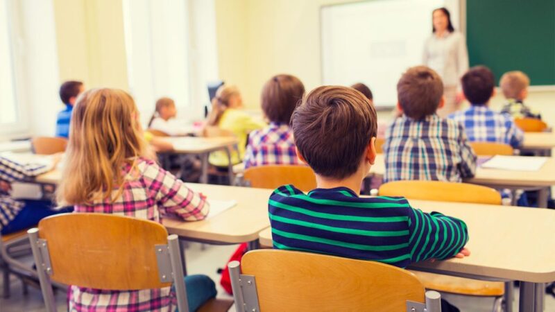Бишкекте ЖРТга байланыштуу айрым мектептер онлайн окутууга өтөт