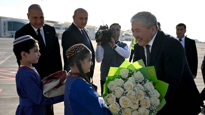 Адылбек Касымалиев иш сапары менен Түркмөнстанга барды