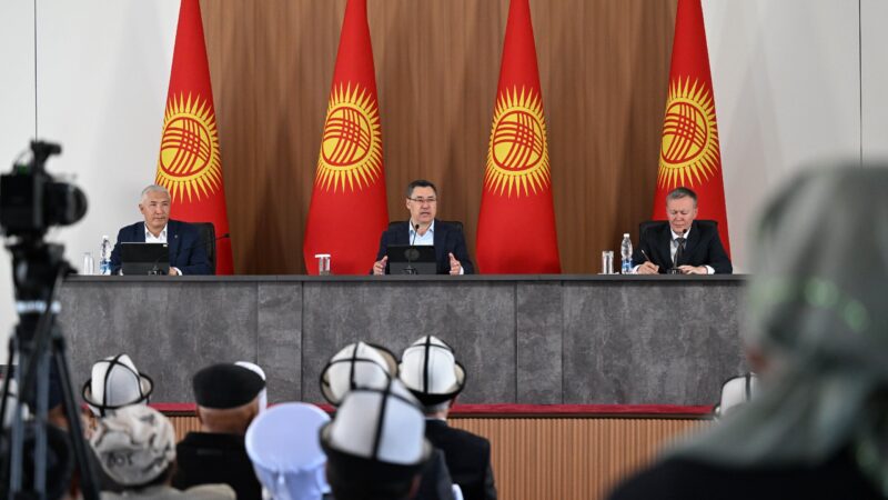 Садыр Жапаров Жумгал районунун тургундарынын суроолоруна жооп берди