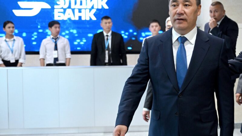Садыр Жапаров “Элдик банктын” жаңы имаратын ачты
