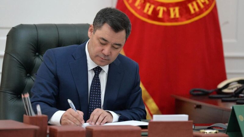 Салык салуу жана салыктык башкаруу системасын өркүндөтүүгө багытталган Жарлыкка кол коюлду