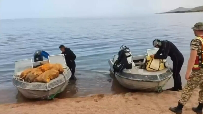 Тоң районунун “Кекилик” пляжынын суу түбүнөн 280 кг ар кандай таштандылар чыгарылды