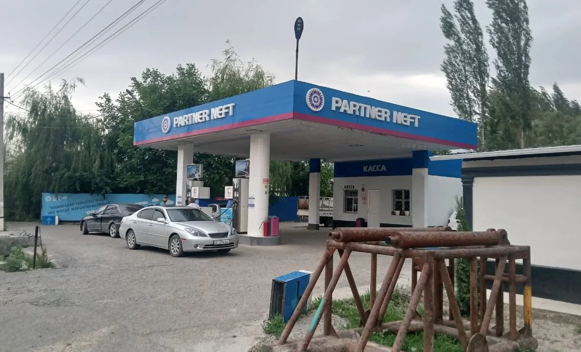 Ноокаттагы мыйзамсыз иштеген май куюучу жайдын иши токтотулду
