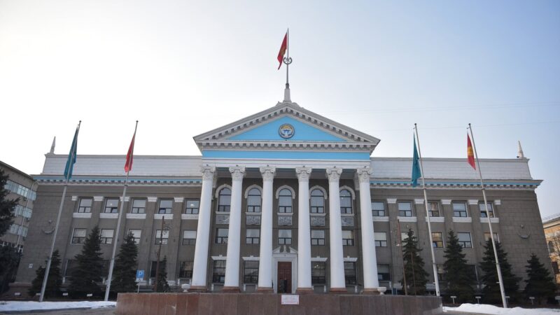 Кадрдык өзгөрүү: Кимдер жумуштан кетти?