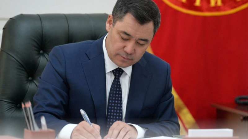 Президенттин жаңы Жарлыгы: Кыргызстанда шахматка өзгөчө көңүл бурулат