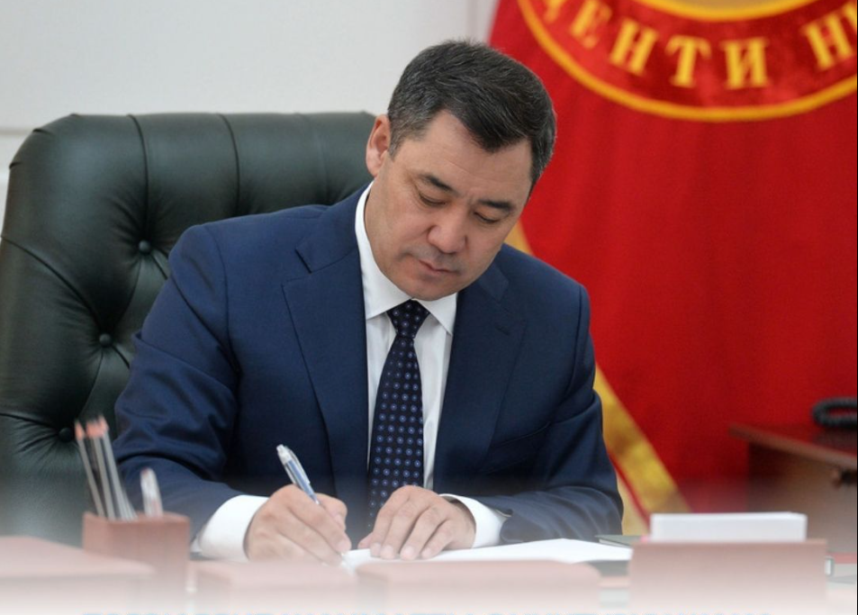 Президенттин жаңы Жарлыгы: Кыргызстанда шахматка өзгөчө көңүл бурулат