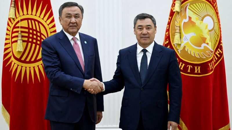 Садыр Жапаров ТМУ Башкы катчысы Кубанычбек Өмүралиевди кабыл алды