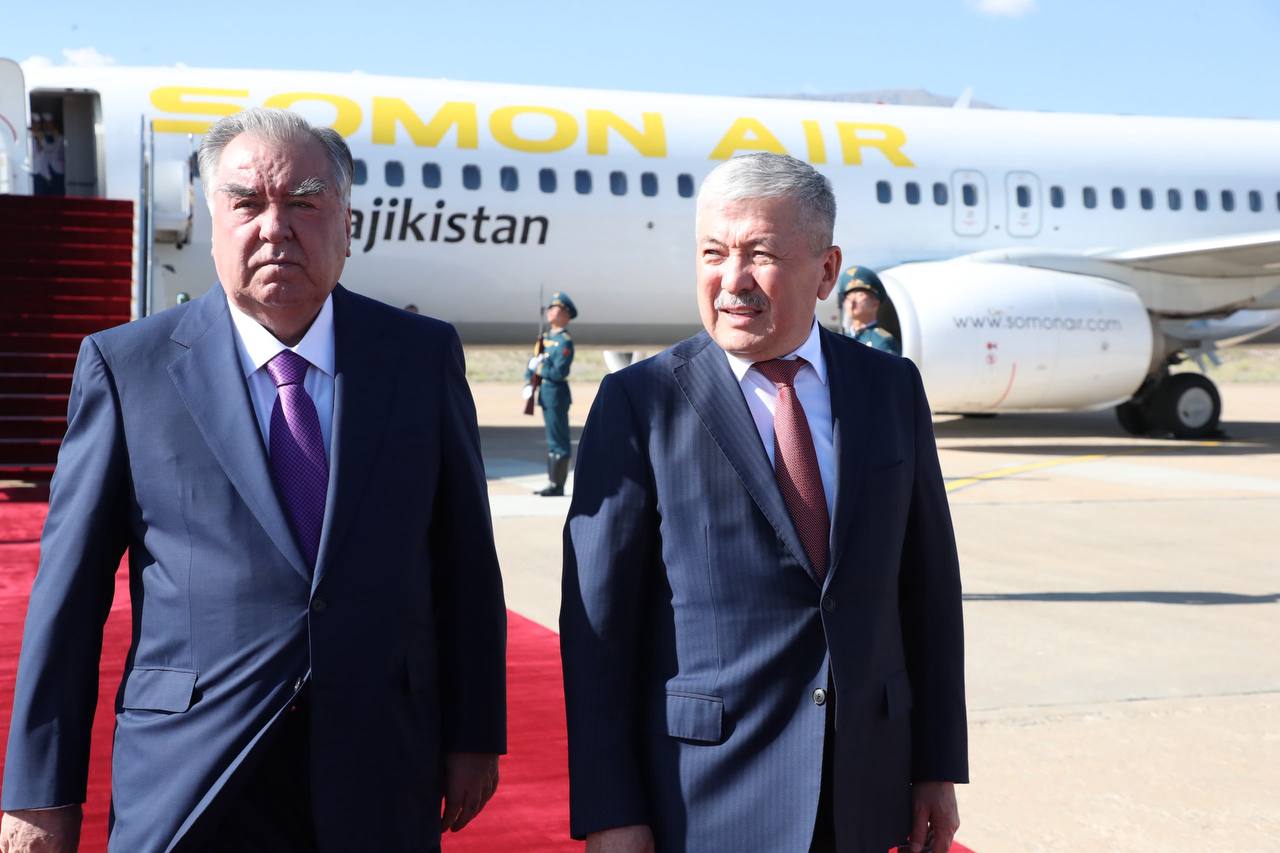 Кыргызстанга Тажикстандын Президенти Эмомали Рахмон келди