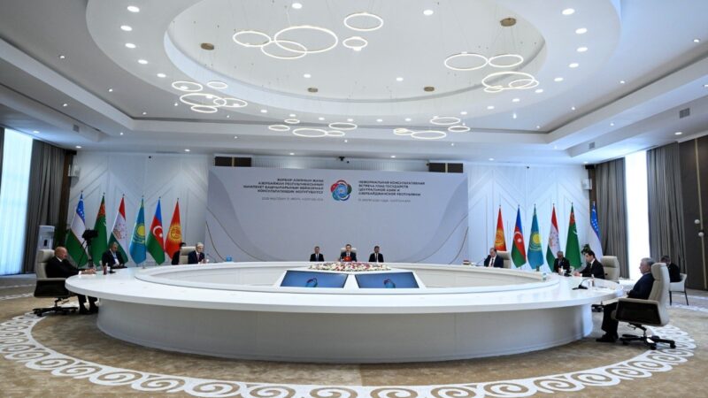 Борбордук Азия өлкөлөрүнүн жана Азербайжандын президенттери Чолпон-Ата декларациясына кол коюшту